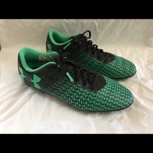 UNDER ARMOUR - Soccer Cleats sz 5.5 Y
